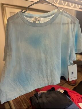 Women’s Light Blue Tie-Dye Short Sleeve Top